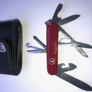 COUTEAU SUISSE AVEC SON ETUI CUIR