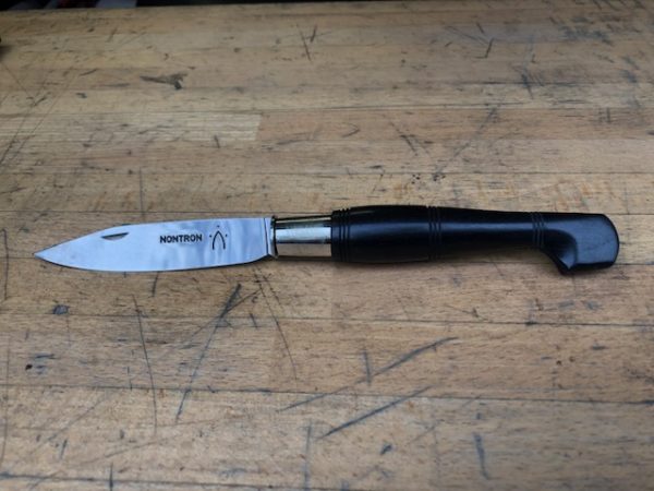 COUTEAU NONTRON 25N VIROLE 12CM EBENE