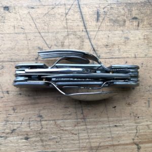 COUTEAU MULTIFONCTION + FOURCHETTE + CUILLERES